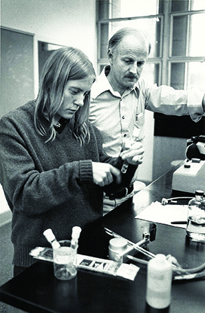 Bill Purves and Anne Marie Stomp, then a Ph.D. candidate from the University of Connecticut, set up and taught the first HMC biology laboratory.