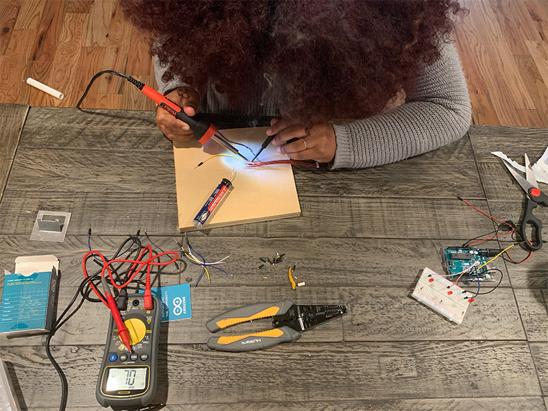 Hillary Rodriguez '21 builds a remote sensor to collect air quality data as part of the CEHAT CS Clinic.