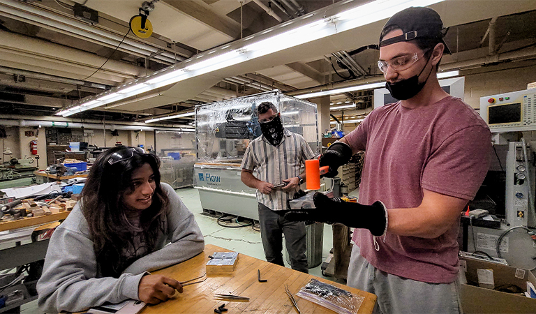 JT Griffin ’23, Arpita Bhutani ’23 and Drew Price work together in a workshop.