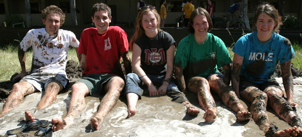 Mudd students in mud