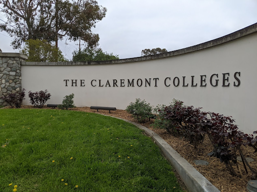 Large curved wall with mounted letters saying The Claremont Colleges.