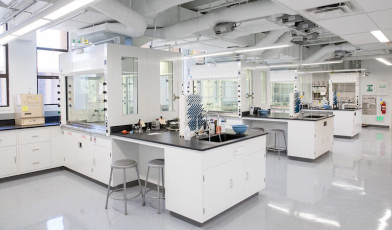 Interior of a Harvey Mudd Chemistry Lab.