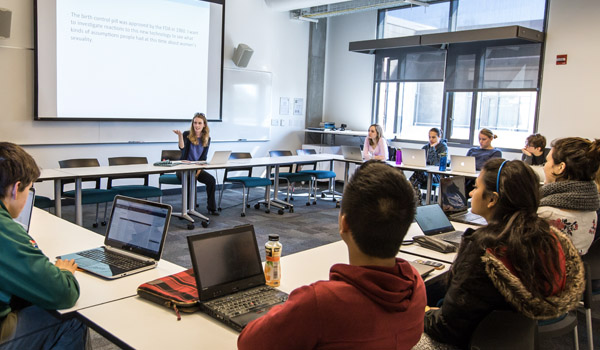 Photo of Vivien Hamilton teaching students at Harvey Mudd College